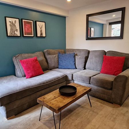 Stylish 5-Bed Home, Each With En-Suite And Own Tv コヴェントリー エクステリア 写真