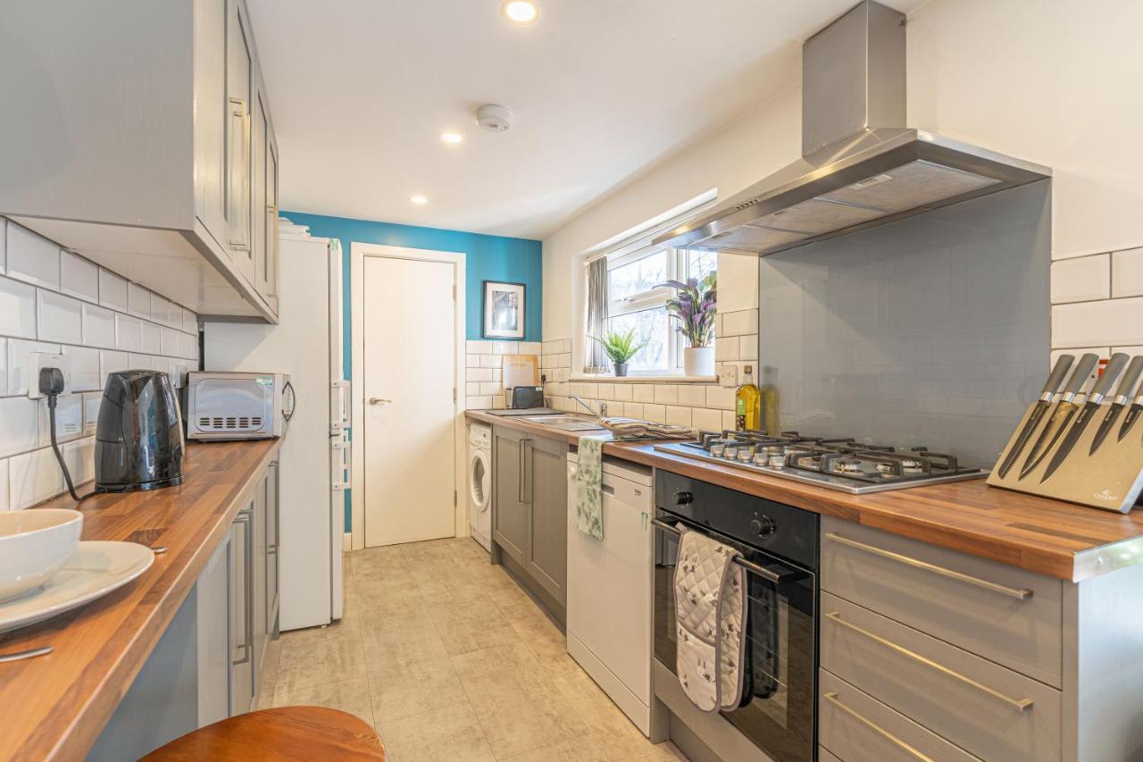Stylish 5-Bed Home, Each With En-Suite And Own Tv コヴェントリー エクステリア 写真